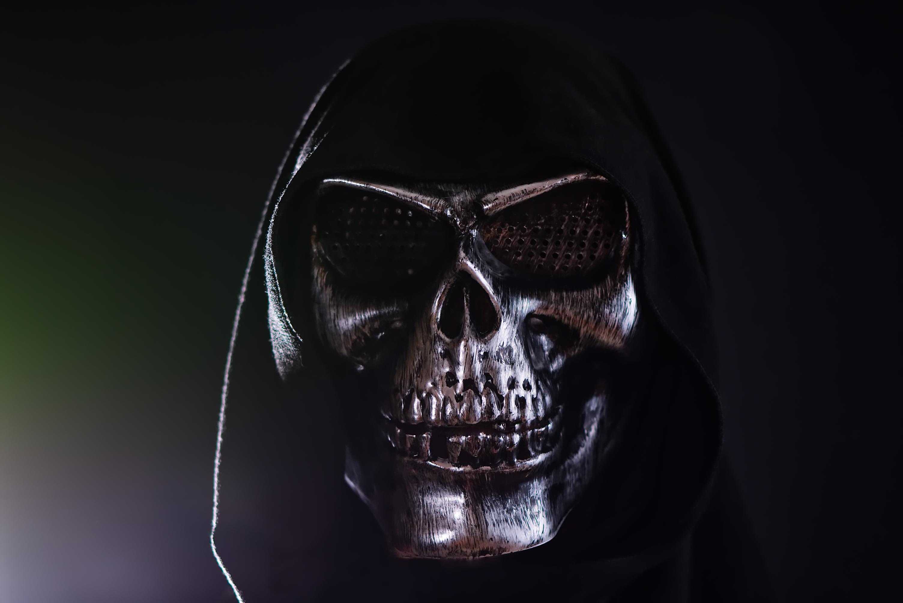 Download Black and Silver Skull Mask Wallpaper